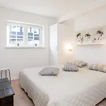 5 Person In Appartement